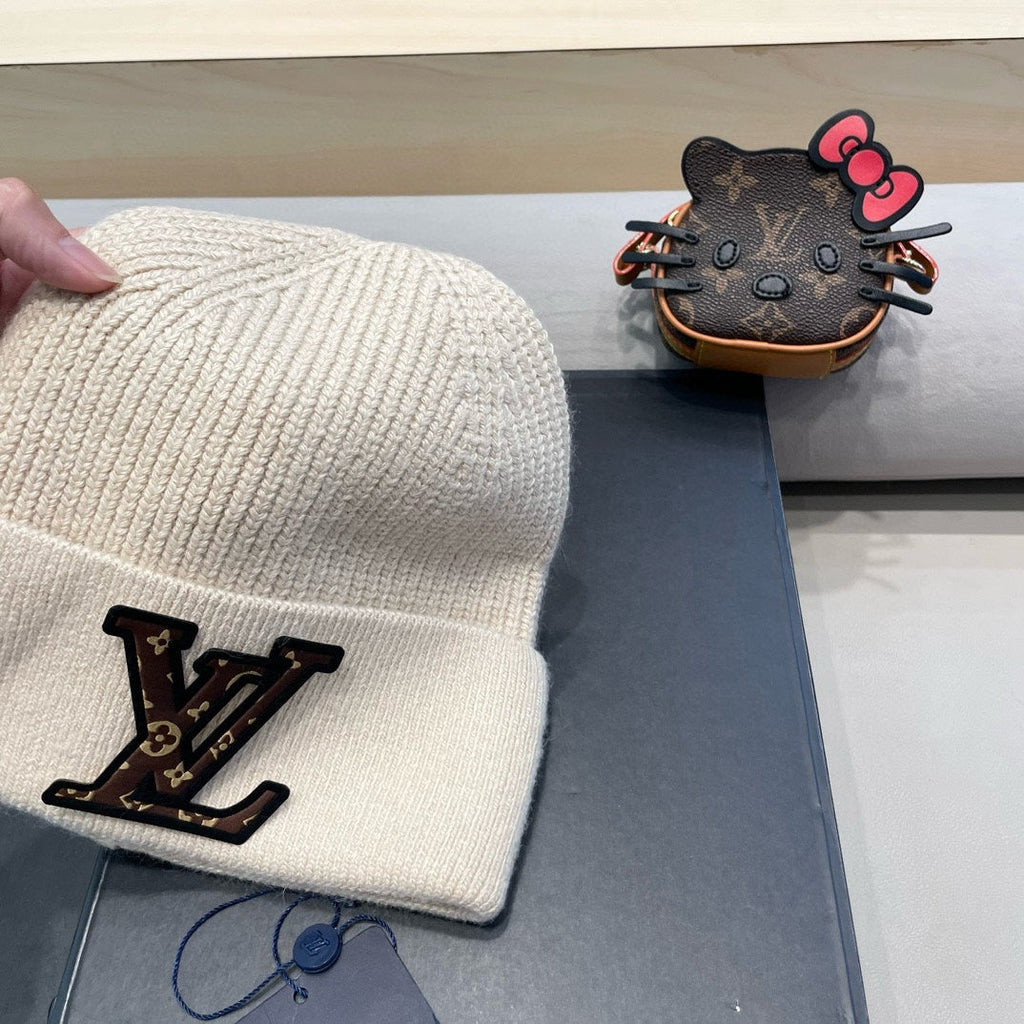 LOUIS VUITTON KNITTED BEANIE HAT IN BEIGE FLEECE AND WOOL 426207