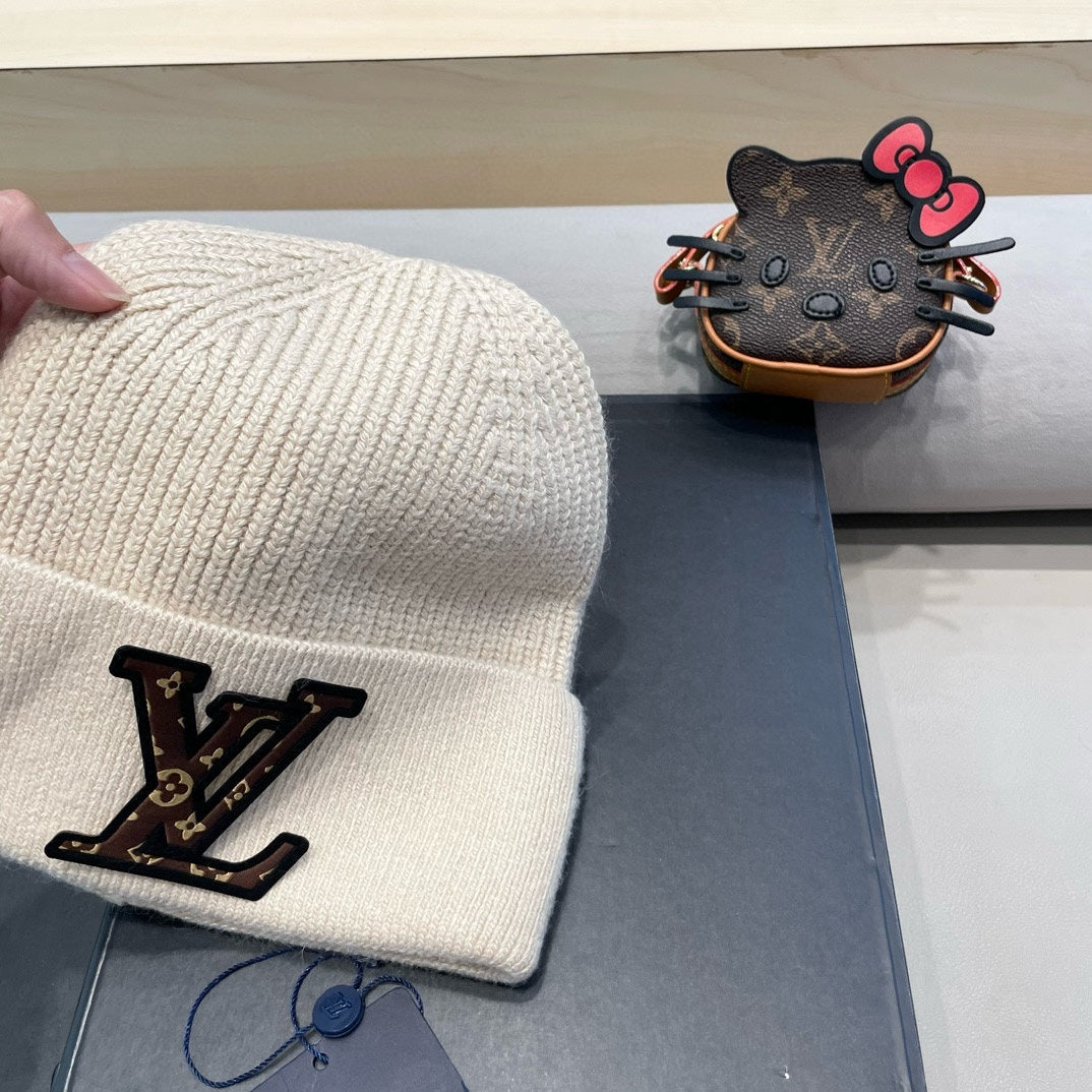 LOUIS VUITTON KNITTED BEANIE HAT IN BEIGE FLEECE AND WOOL 426207