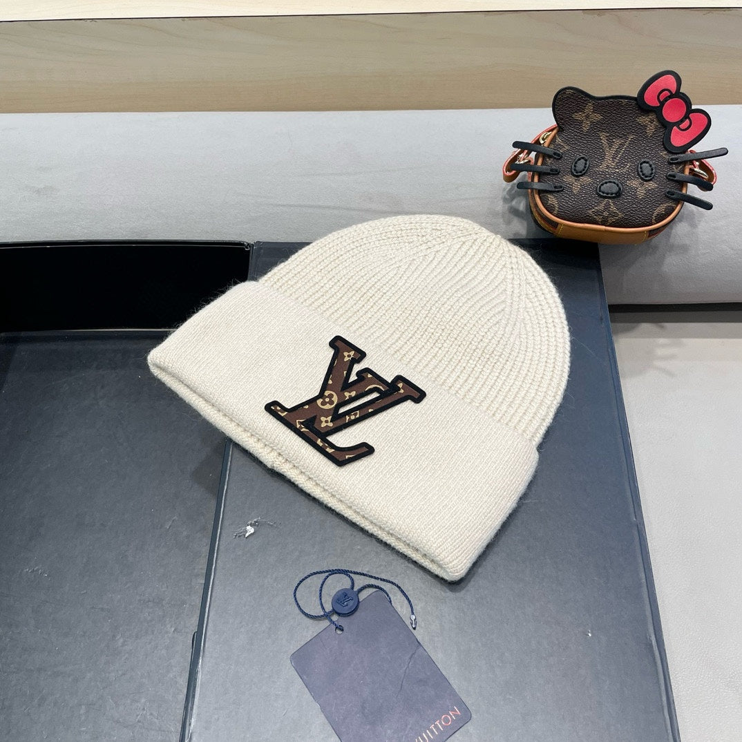 LOUIS VUITTON KNITTED BEANIE HAT IN BEIGE FLEECE AND WOOL 426207