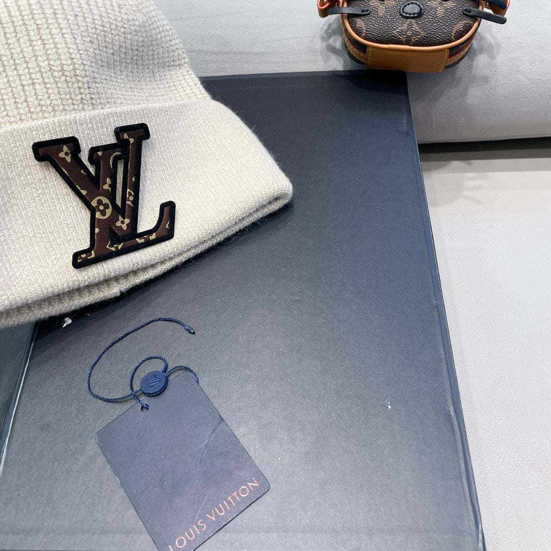 LOUIS VUITTON KNITTED BEANIE HAT IN BEIGE FLEECE AND WOOL 426207