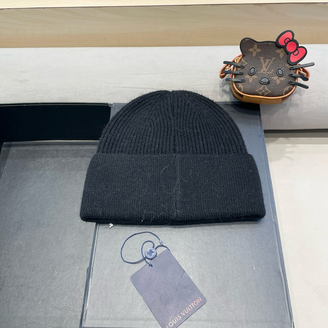 LOUIS VUITTON KNITTED BEANIE HAT IN BLACK FLEECE AND WOOL 426208