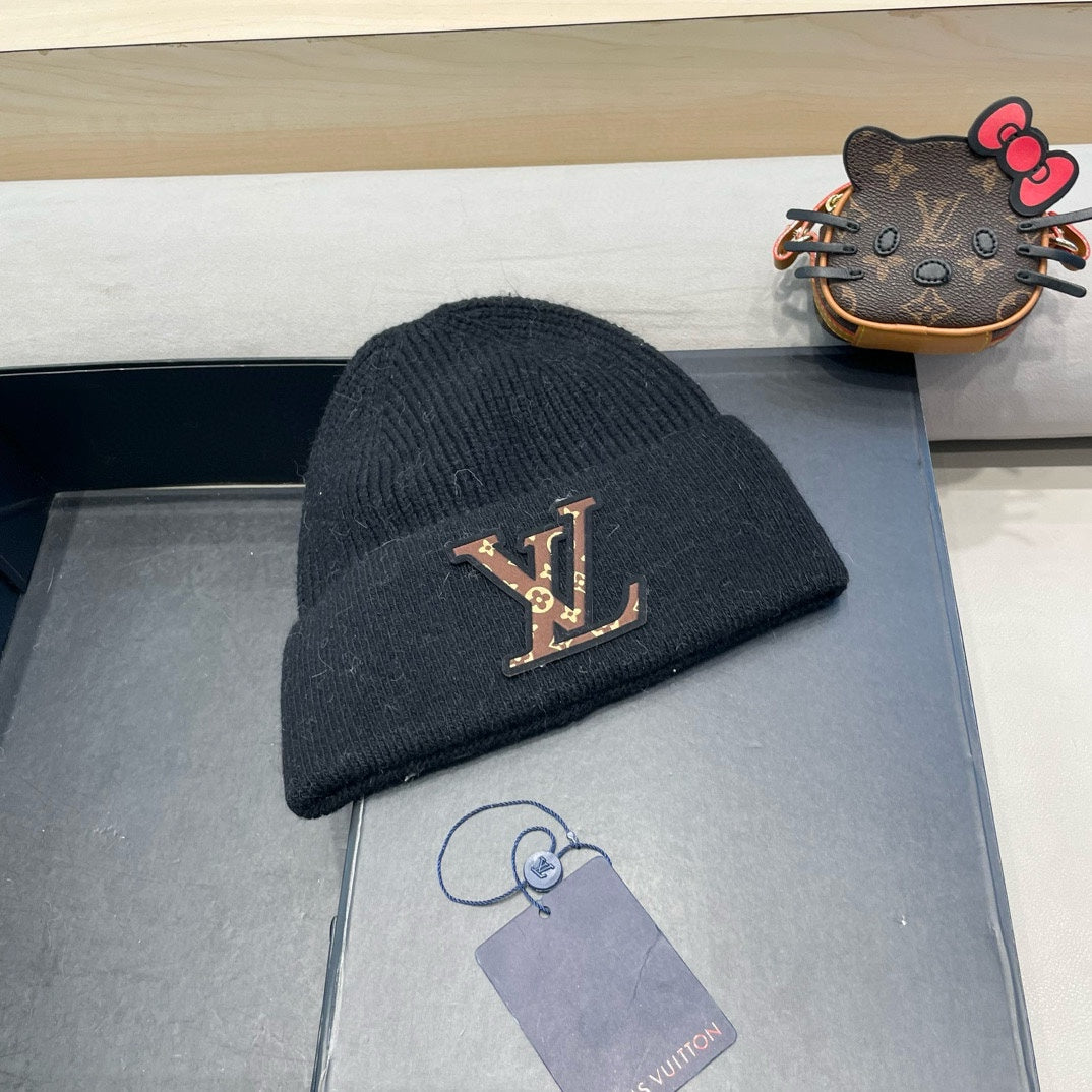 LOUIS VUITTON KNITTED BEANIE HAT IN BLACK FLEECE AND WOOL 426208