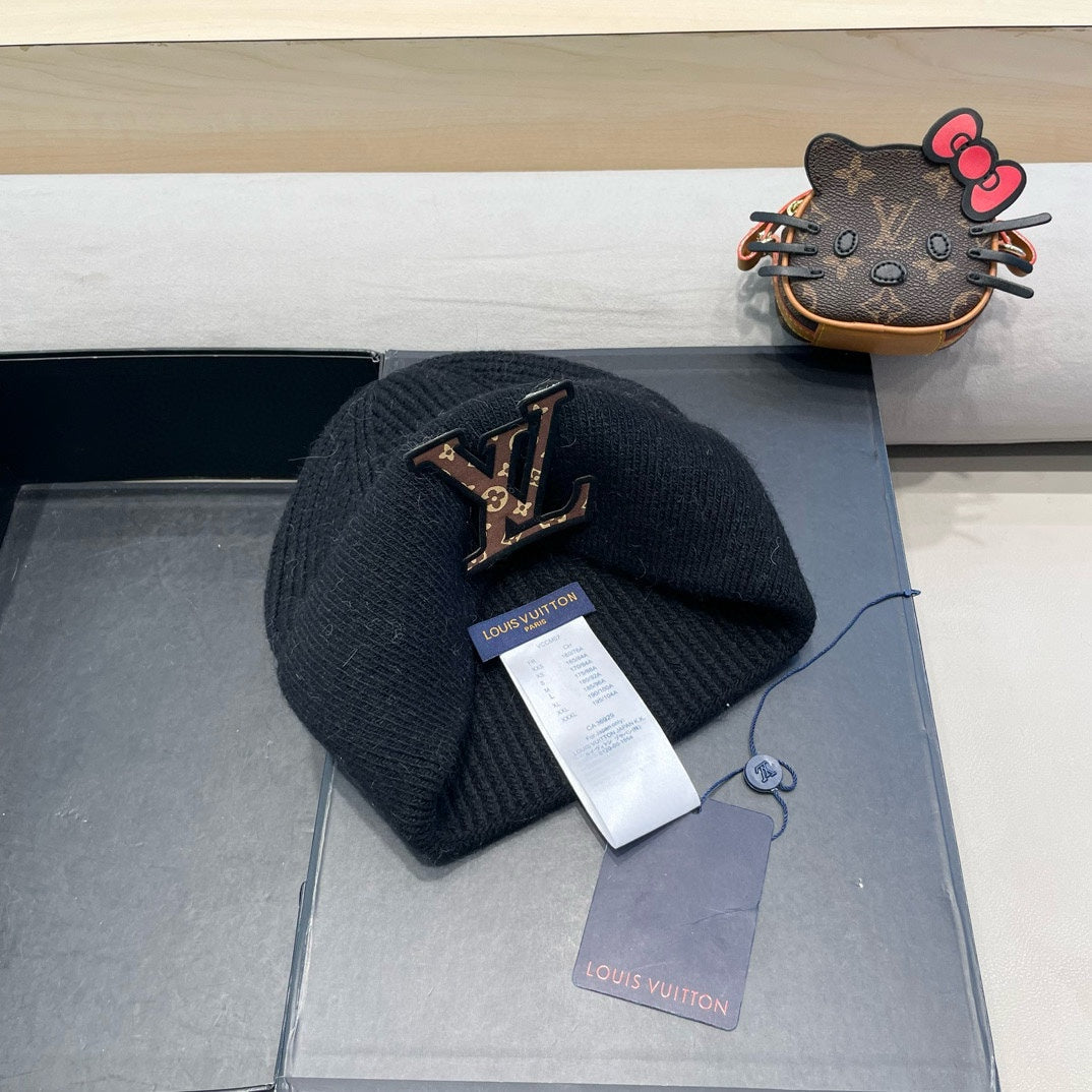 LOUIS VUITTON KNITTED BEANIE HAT IN BLACK FLEECE AND WOOL 426208