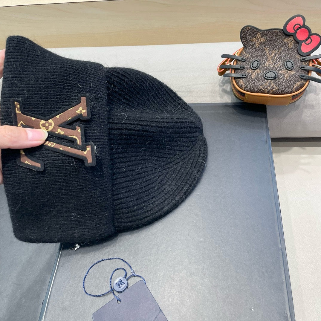 LOUIS VUITTON KNITTED BEANIE HAT IN BLACK FLEECE AND WOOL 426208