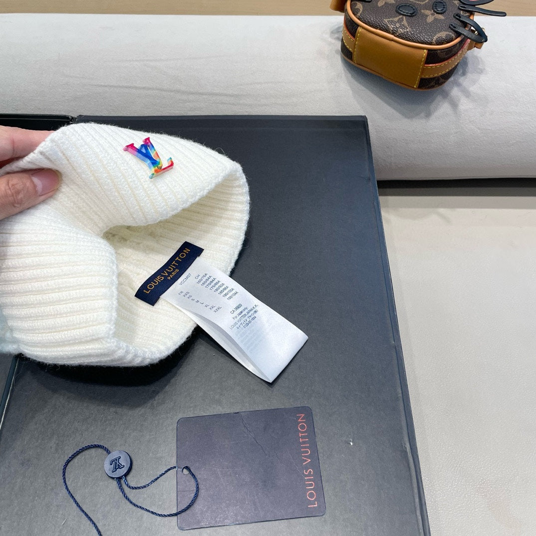 LOUIS VUITTON KNITTED BEANIE HAT IN WHITE WOOL 426215