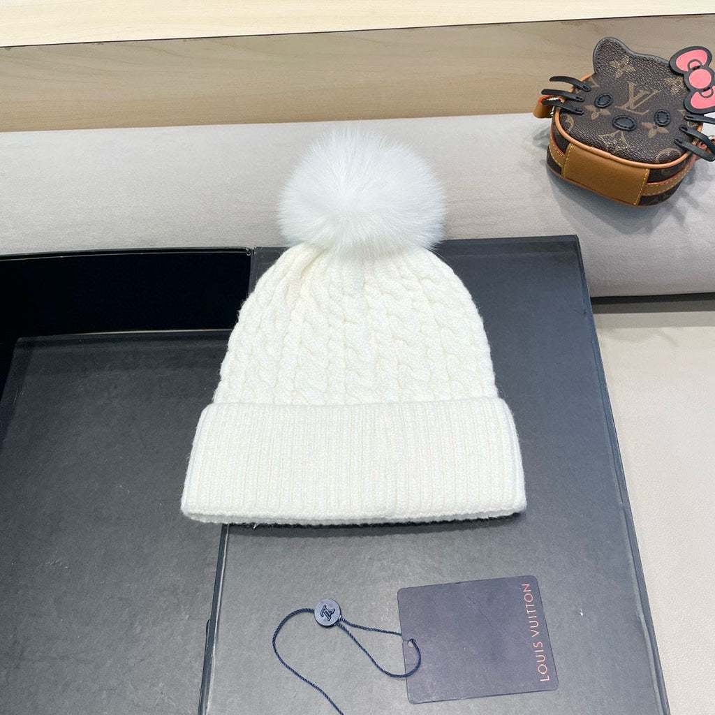 LOUIS VUITTON KNITTED BEANIE HAT IN WHITE WOOL 426215