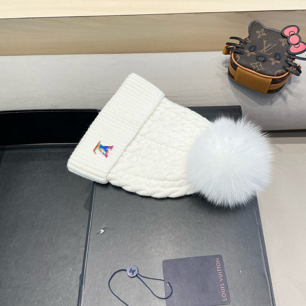 LOUIS VUITTON KNITTED BEANIE HAT IN WHITE WOOL 426215