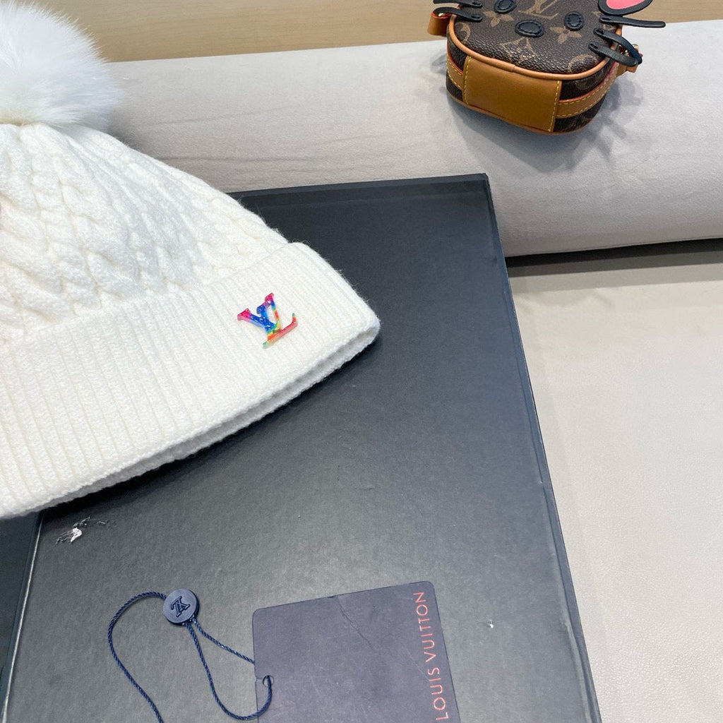 LOUIS VUITTON KNITTED BEANIE HAT IN WHITE WOOL 426215