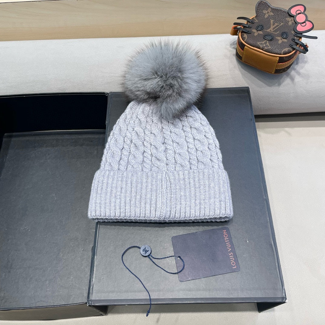 LOUIS VUITTON KNITTED BEANIE HAT IN GRAY WOOL 426216