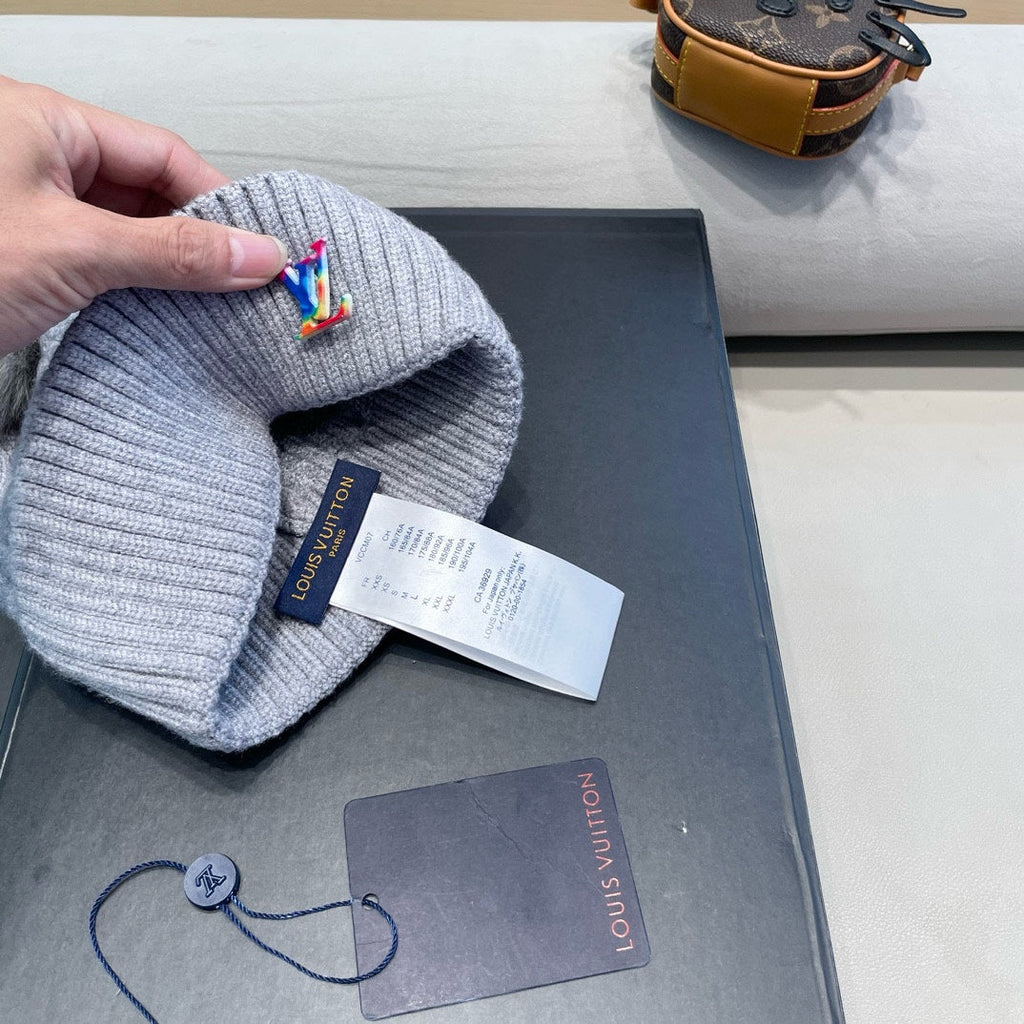 LOUIS VUITTON KNITTED BEANIE HAT IN GRAY WOOL 426216