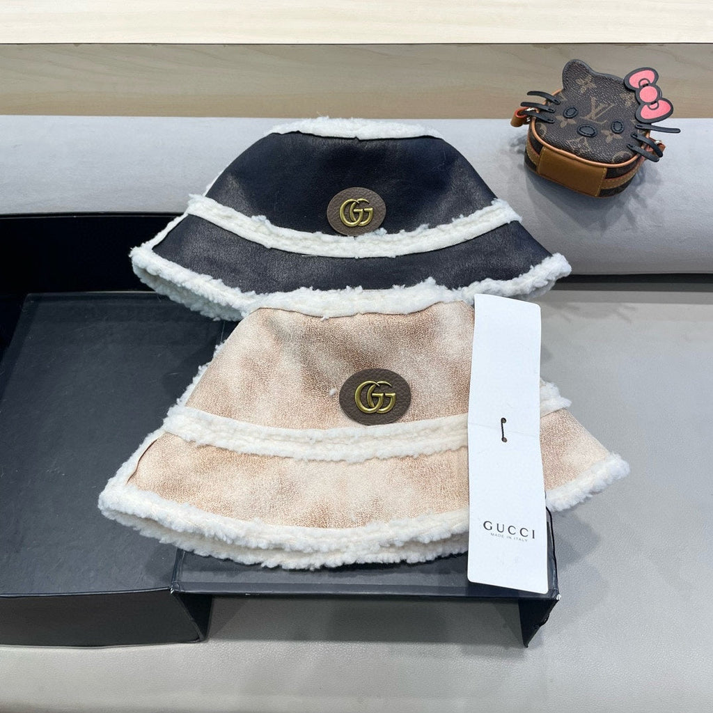GUCCI BUCKET HAT IN BLACK LAMBSKIN AND WHITE FLEECE 426223