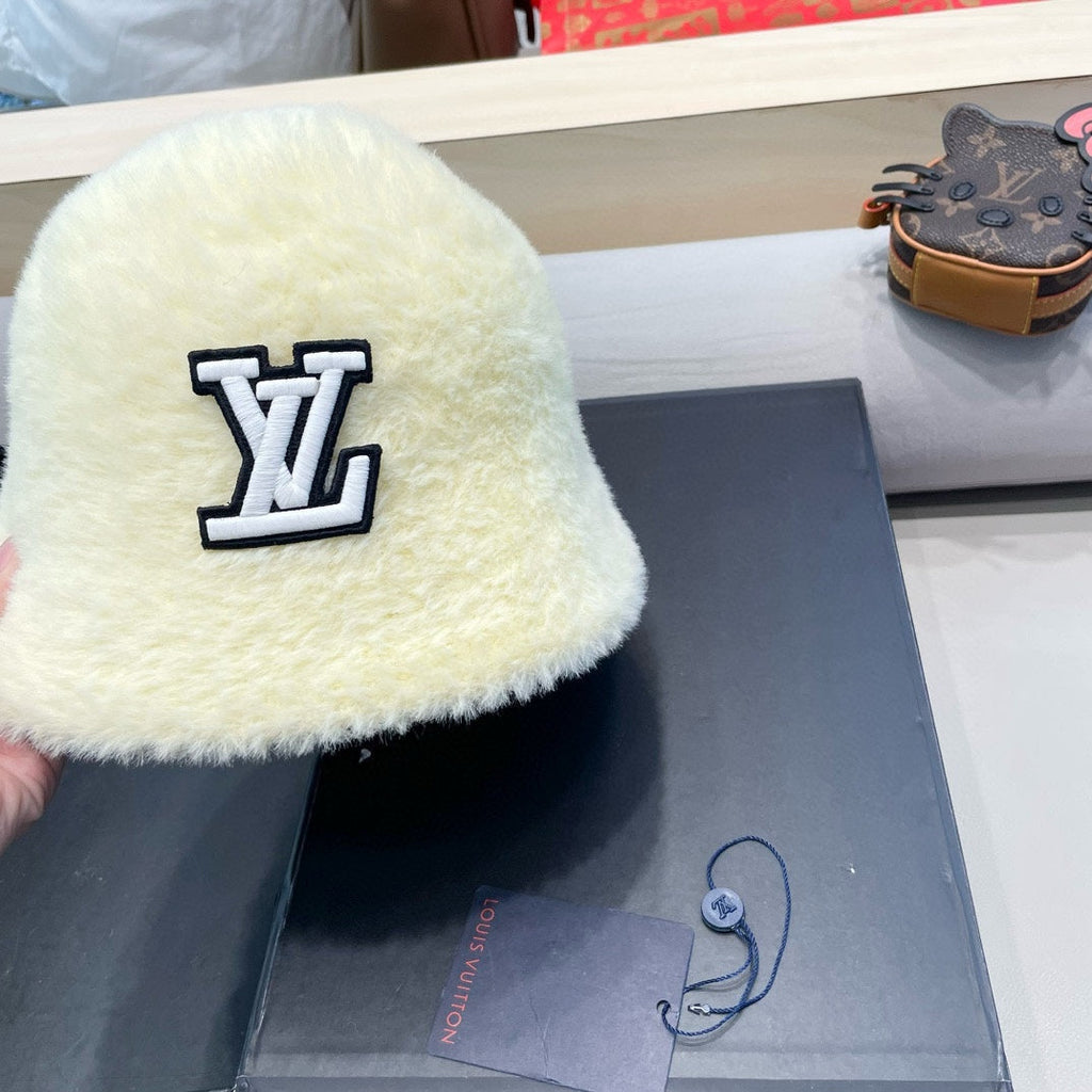 LOUIS VUITTON BUCKET HAT IN CREAM BEIGE RABBIT FUR 426225