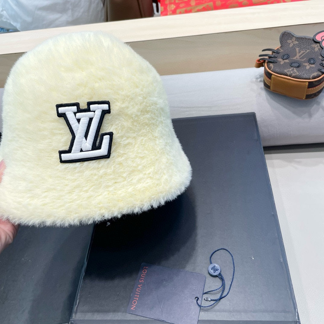 LOUIS VUITTON BUCKET HAT IN CREAM BEIGE RABBIT FUR 426225