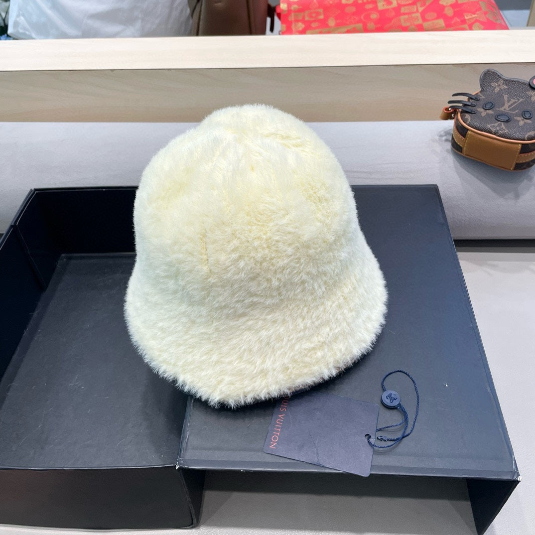 LOUIS VUITTON BUCKET HAT IN CREAM BEIGE RABBIT FUR 426225