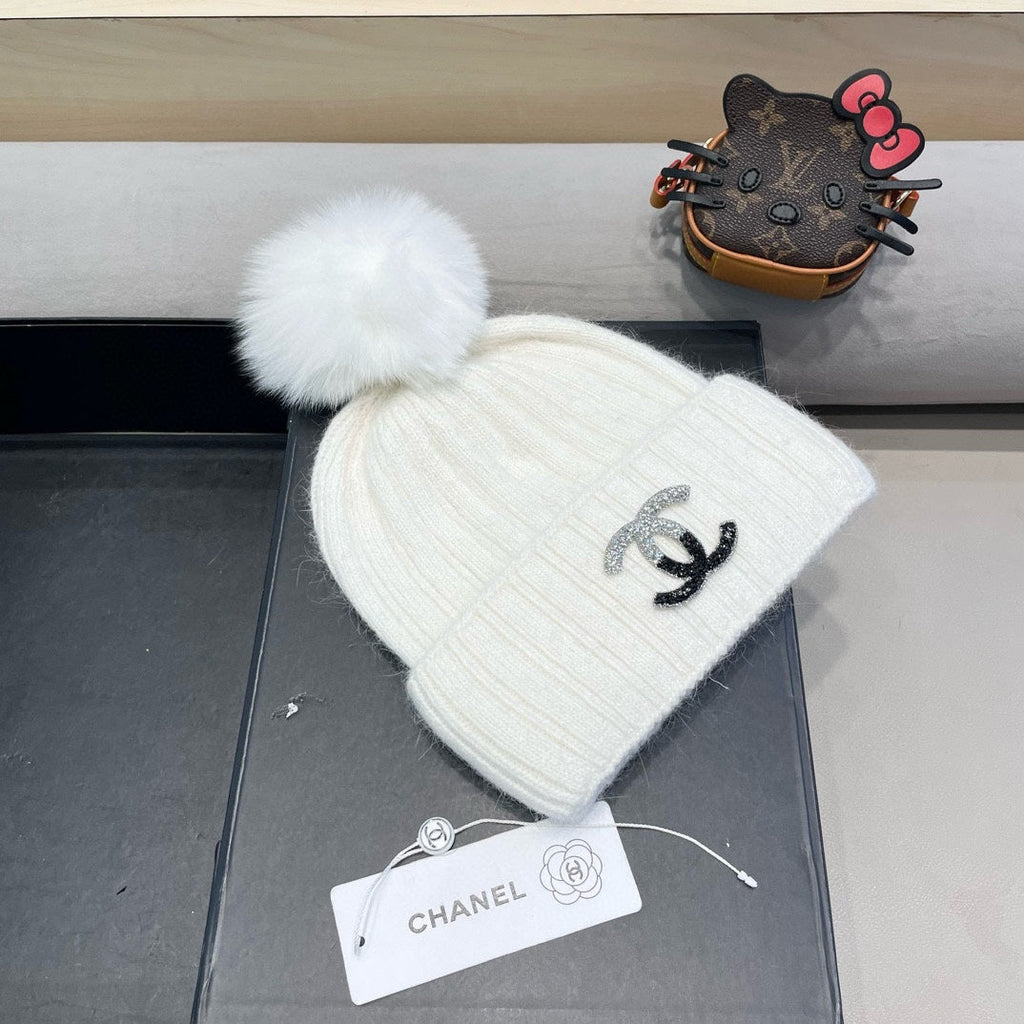 CHANEL BEANIE HAT IN WHITE WOOL 426233