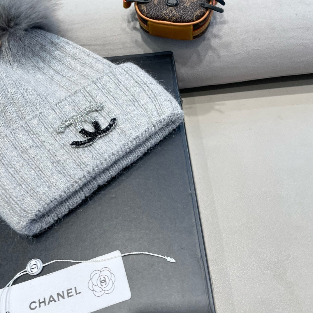 CHANEL BEANIE HAT IN CLOUD GRAY WOOL 426235