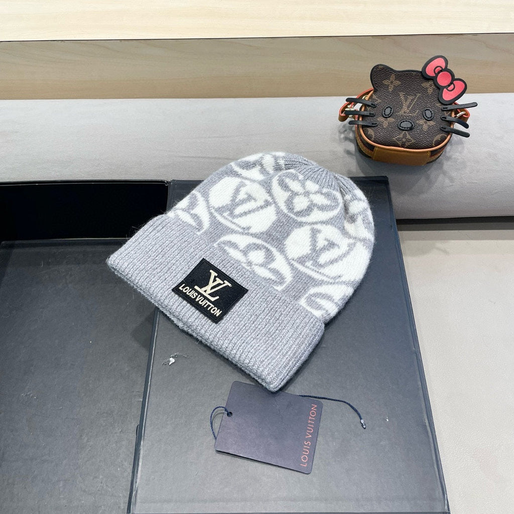 LOUIS VUITTON KNITTED BEANIE HAT IN LIGHT GRAY MIX WHITE WOOL AND RABBIT FUR 426242