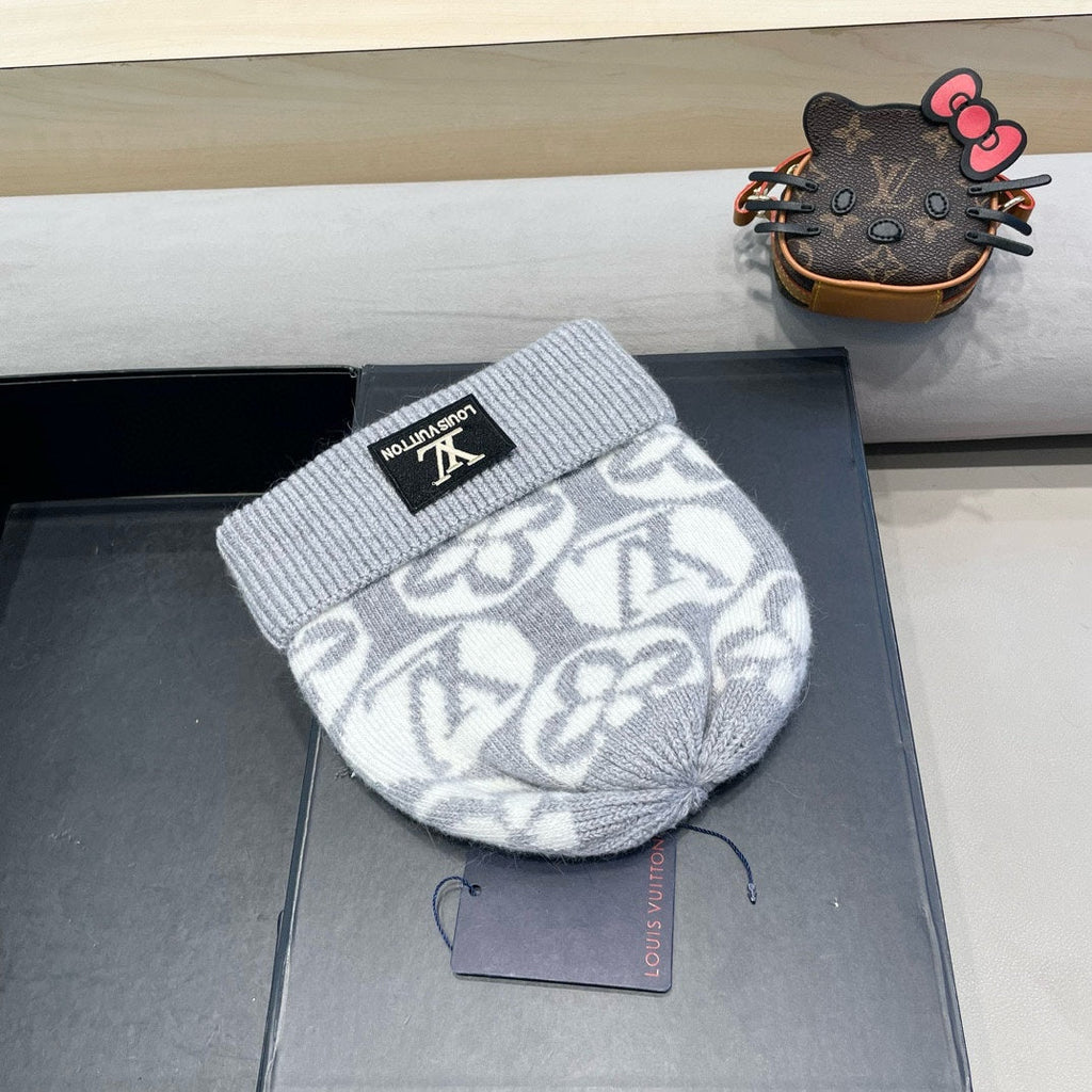 LOUIS VUITTON KNITTED BEANIE HAT IN LIGHT GRAY MIX WHITE WOOL AND RABBIT FUR 426242