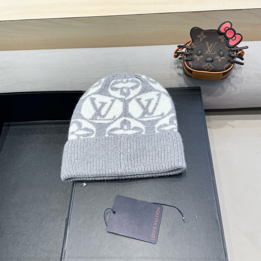 LOUIS VUITTON KNITTED BEANIE HAT IN LIGHT GRAY MIX WHITE WOOL AND RABBIT FUR 426242