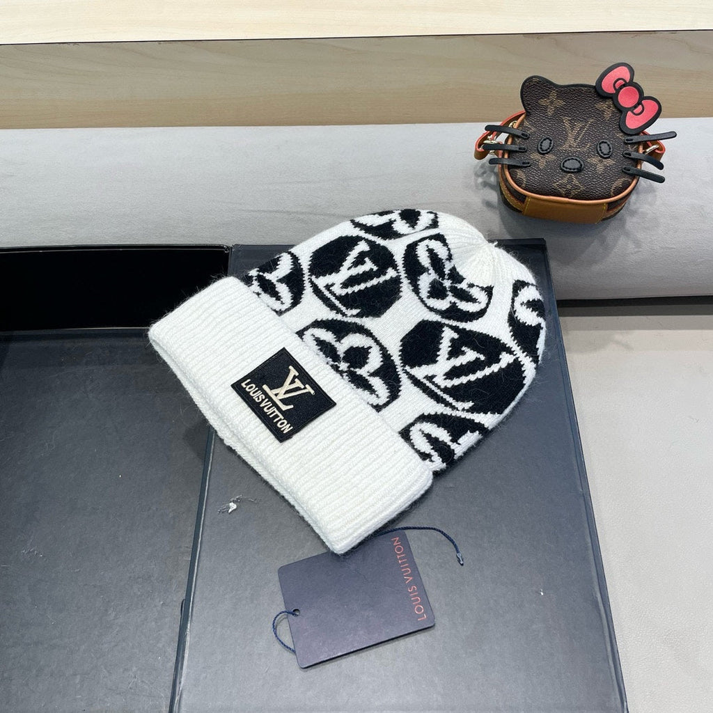 LOUIS VUITTON KNITTED BEANIE HAT IN WHITE MIX BLACK WOOL AND RABBIT FUR 426243