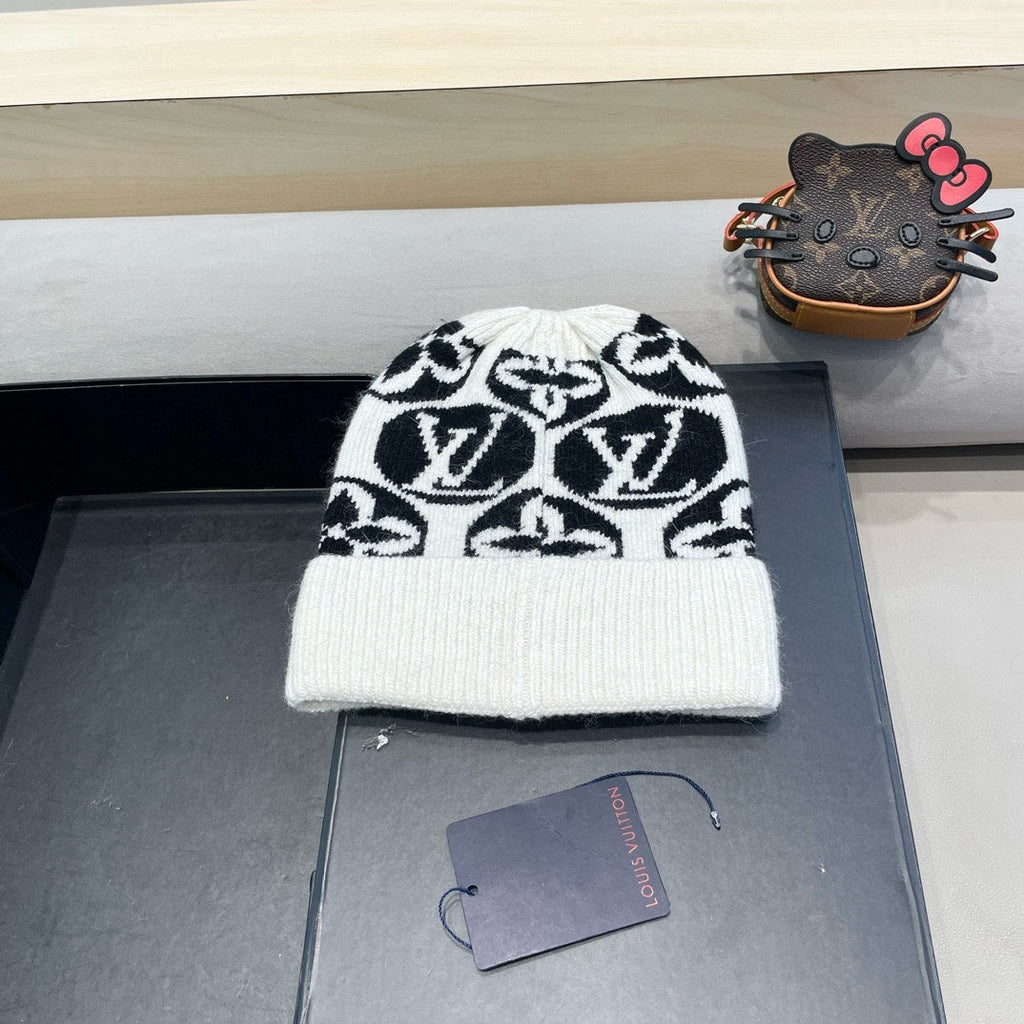 LOUIS VUITTON KNITTED BEANIE HAT IN WHITE MIX BLACK WOOL AND RABBIT FUR 426243