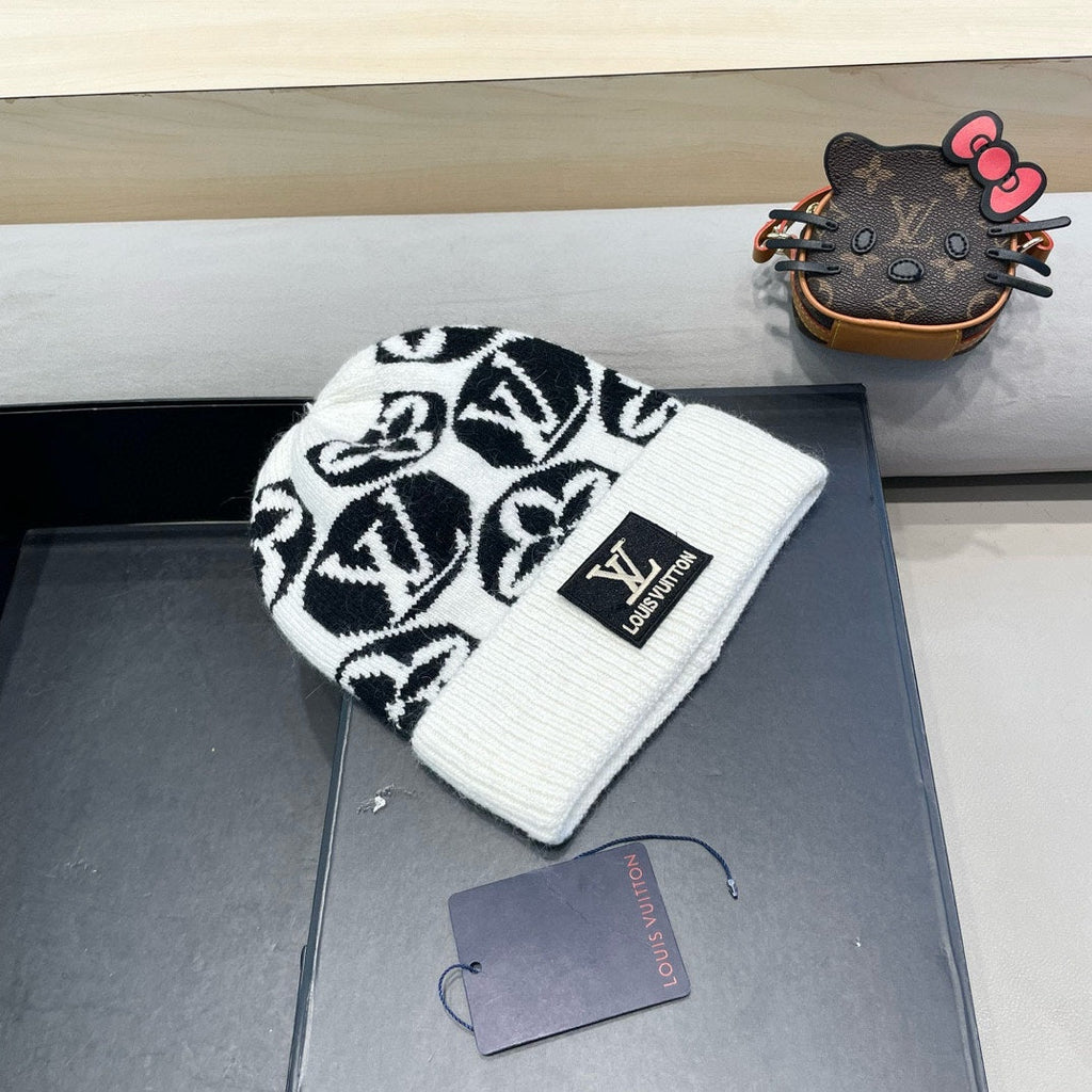 LOUIS VUITTON KNITTED BEANIE HAT IN WHITE MIX BLACK WOOL AND RABBIT FUR 426243