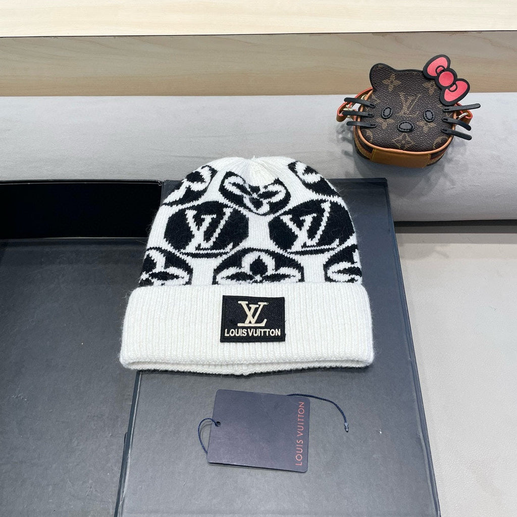 LOUIS VUITTON KNITTED BEANIE HAT IN WHITE MIX BLACK WOOL AND RABBIT FUR 426243