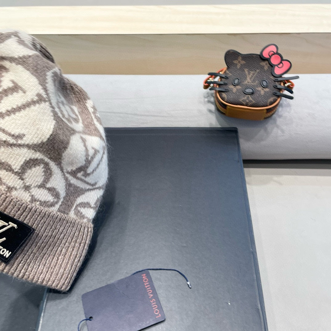LOUIS VUITTON KNITTED BEANIE HAT IN BROWN MIX BEIGE WOOL AND RABBIT FUR 426244
