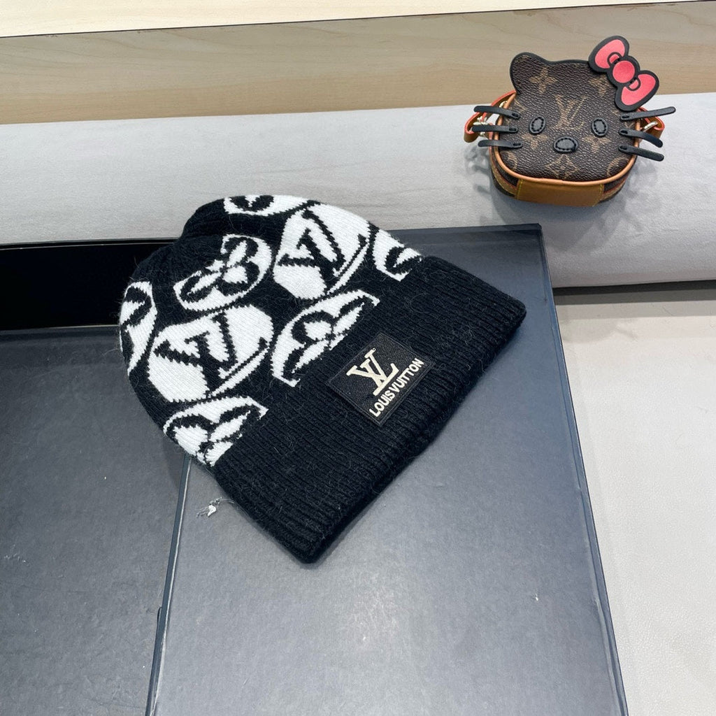 LOUIS VUITTON KNITTED BEANIE HAT IN BLACK MIX WHITE WOOL AND RABBIT FUR 426245
