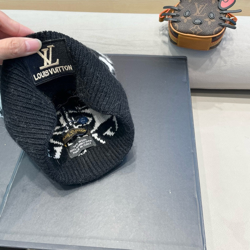 LOUIS VUITTON KNITTED BEANIE HAT IN BLACK MIX WHITE WOOL AND RABBIT FUR 426245