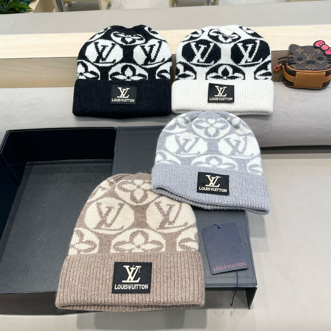 LOUIS VUITTON KNITTED BEANIE HAT IN BLACK MIX WHITE WOOL AND RABBIT FUR 426245