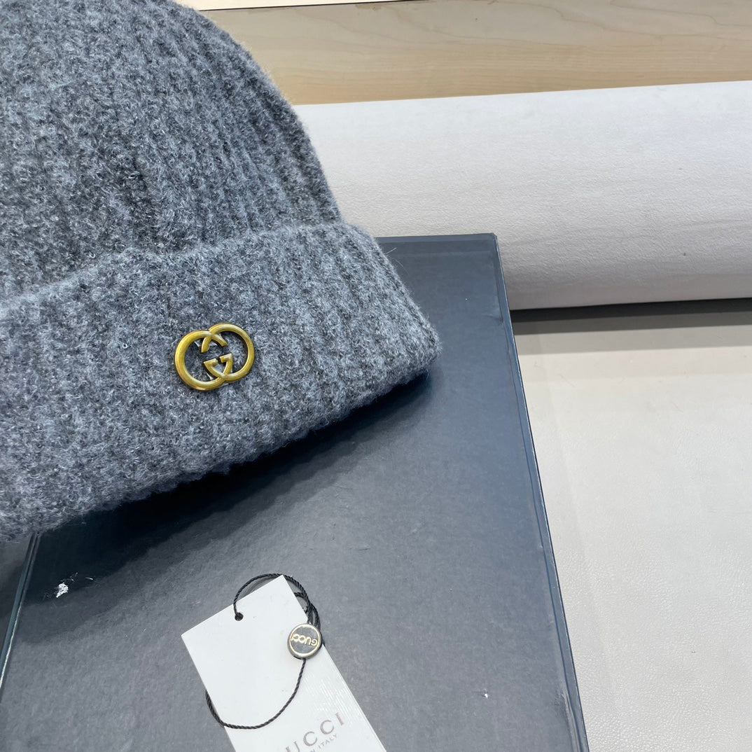 GUCCI BEANIE HAT IN SHARK GRAY WOOL 434958