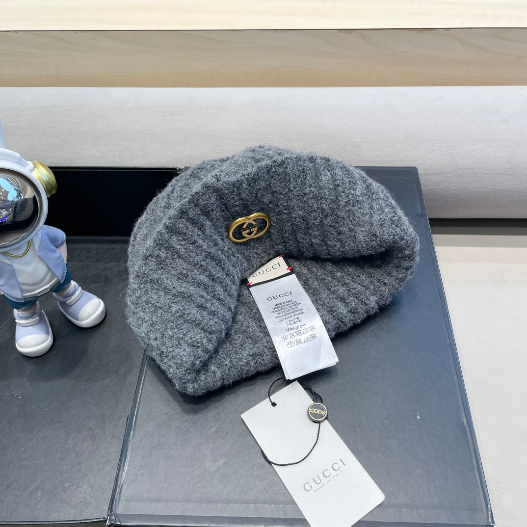 GUCCI BEANIE HAT IN SHARK GRAY WOOL 434958