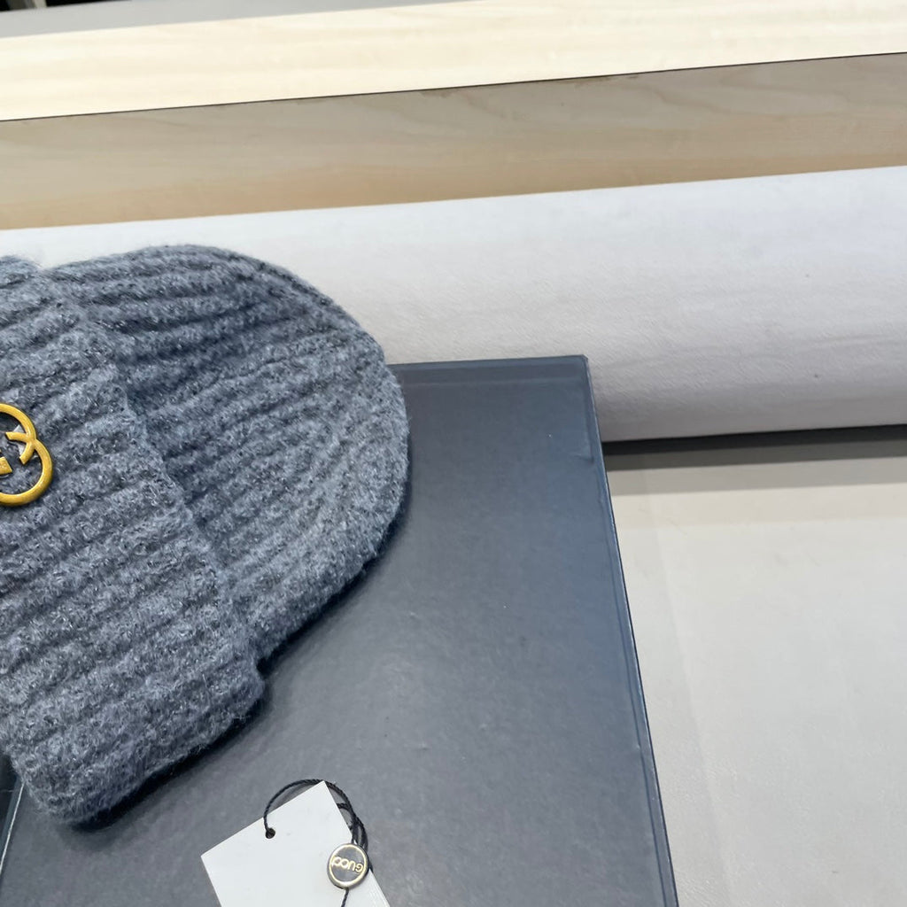 GUCCI BEANIE HAT IN SHARK GRAY WOOL 434958
