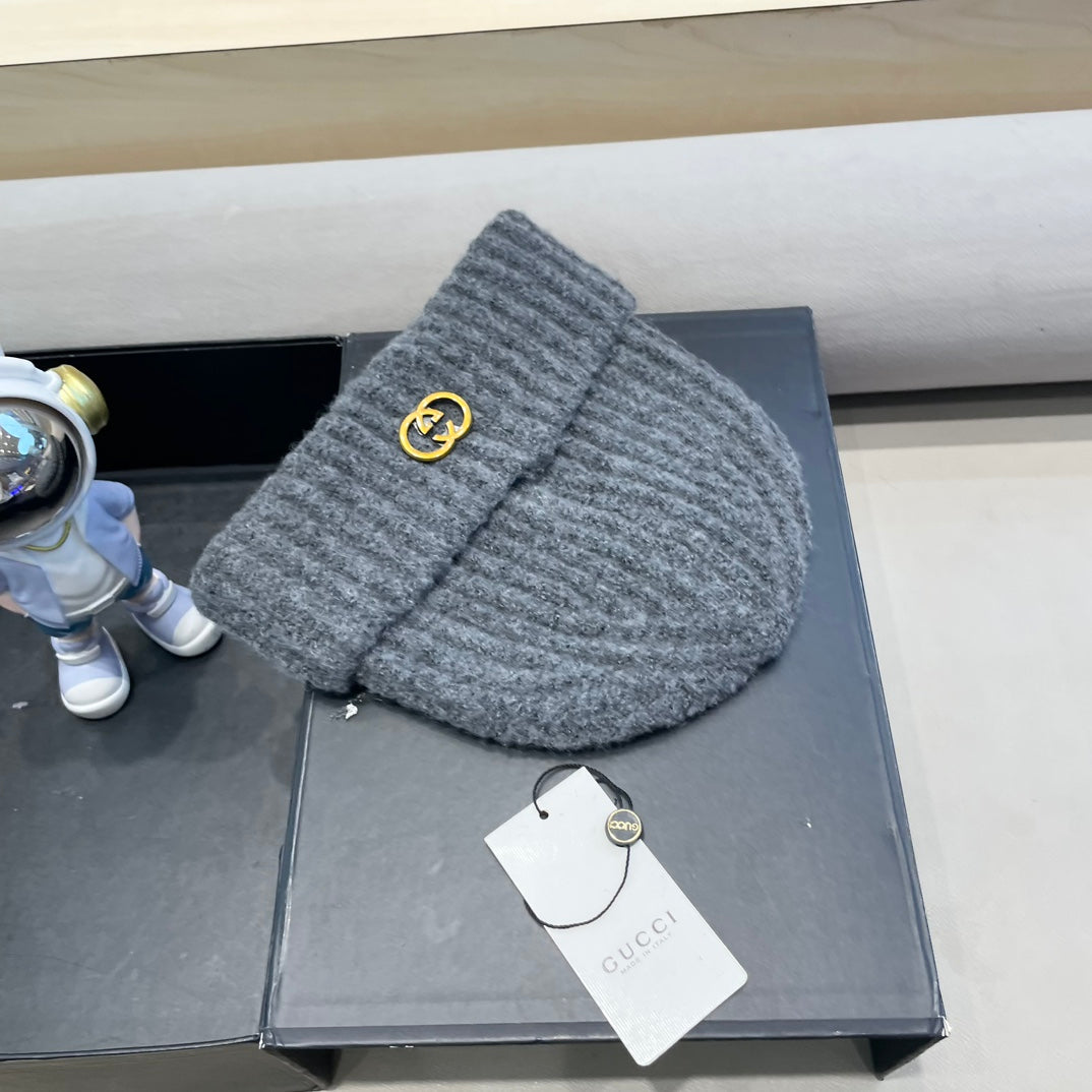 GUCCI BEANIE HAT IN SHARK GRAY WOOL 434958