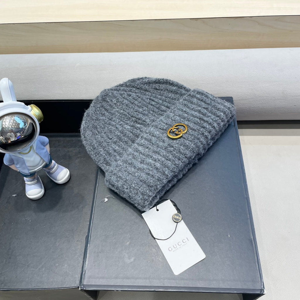 GUCCI BEANIE HAT IN SHARK GRAY WOOL 434958