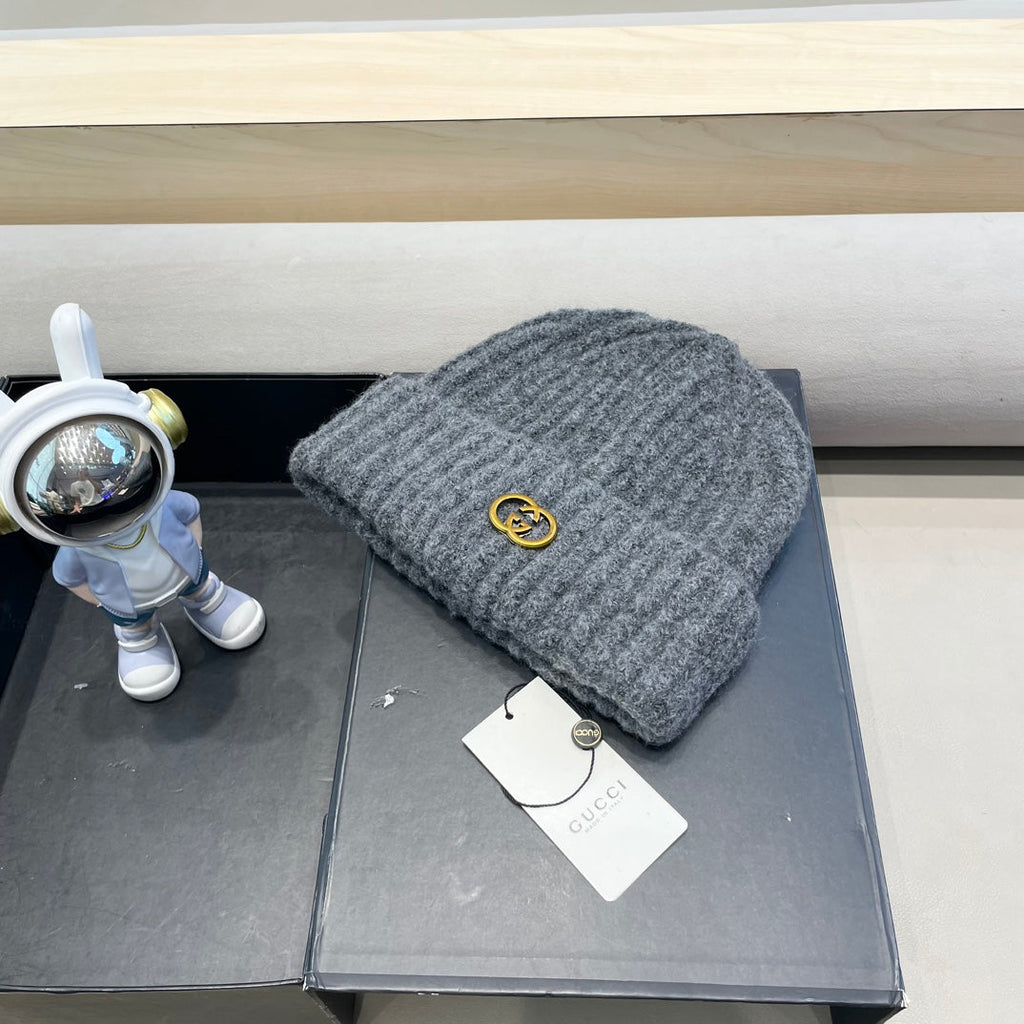 GUCCI BEANIE HAT IN SHARK GRAY WOOL 434958