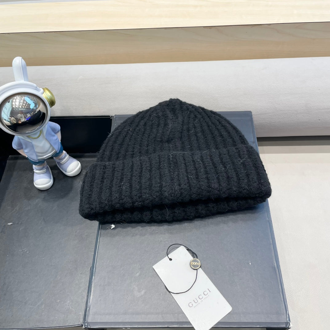 GUCCI BEANIE HAT IN BLACK WOOL 434959