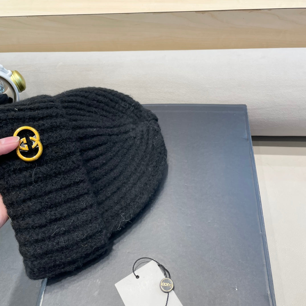 GUCCI BEANIE HAT IN BLACK WOOL 434959