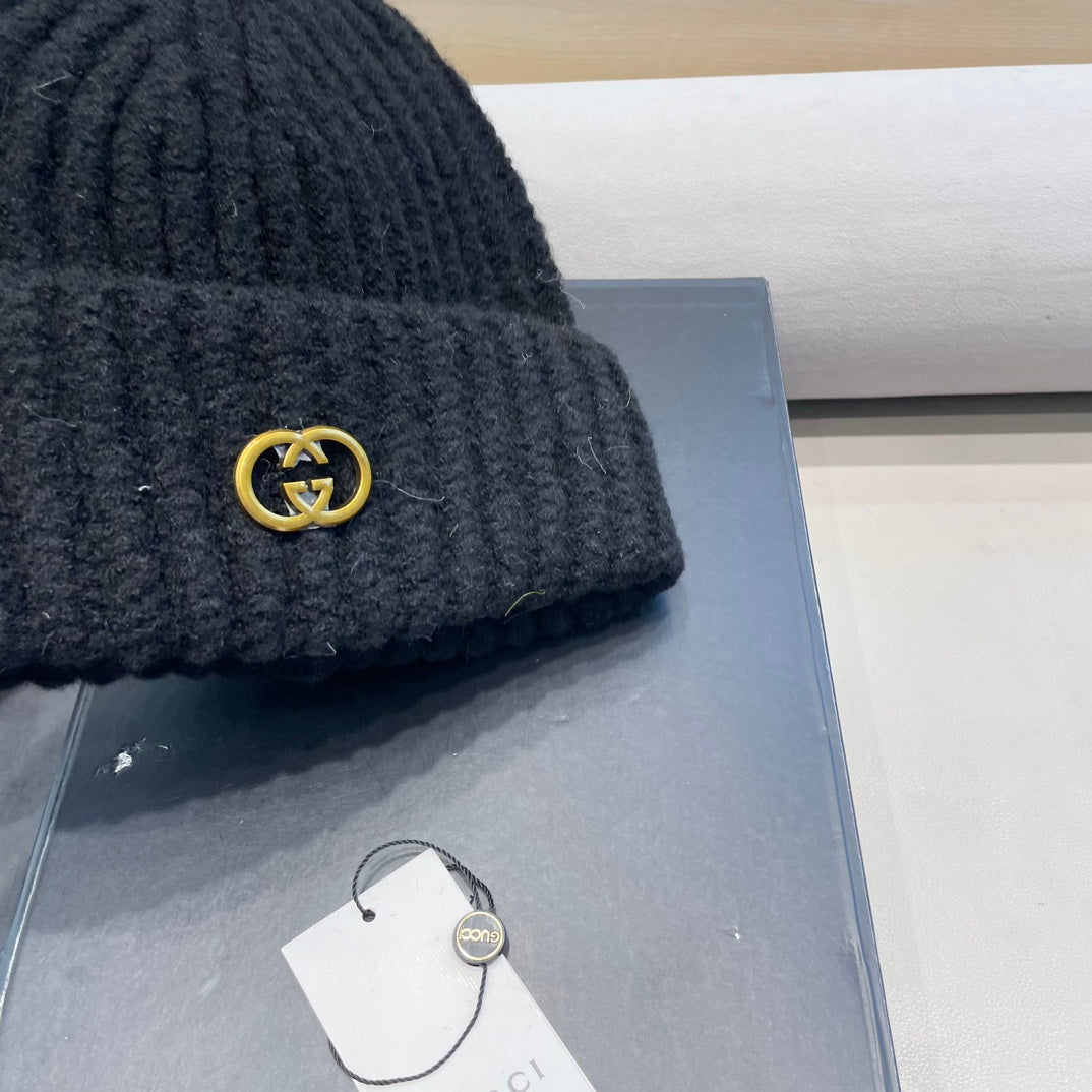 GUCCI BEANIE HAT IN BLACK WOOL 434959