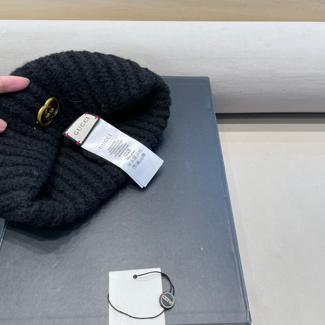 GUCCI BEANIE HAT IN BLACK WOOL 434959