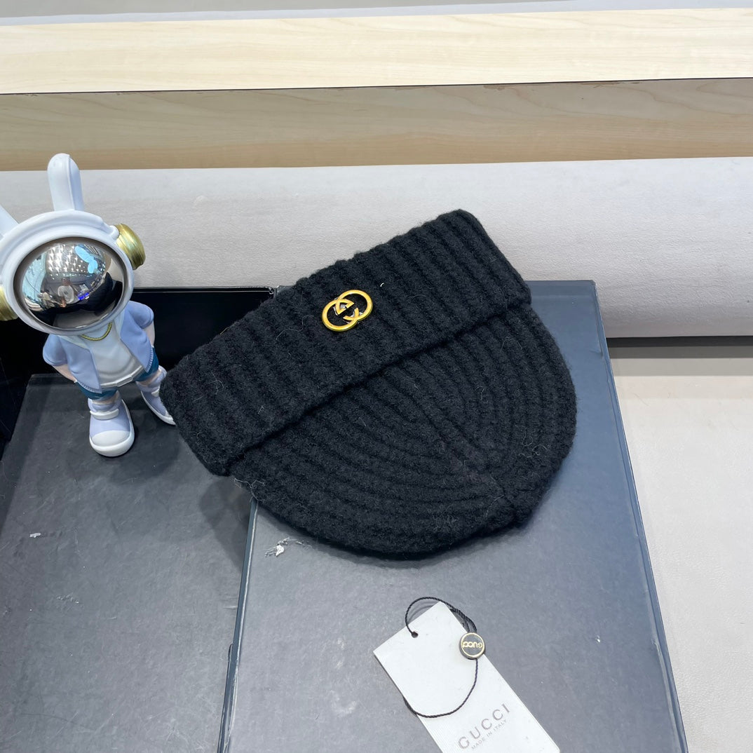 GUCCI BEANIE HAT IN BLACK WOOL 434959