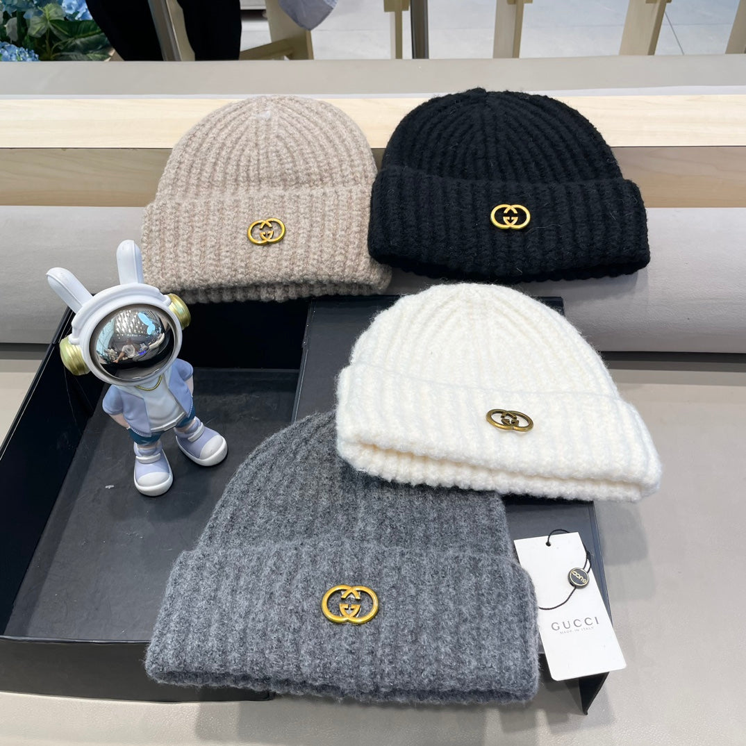 GUCCI BEANIE HAT IN BLACK WOOL 434959