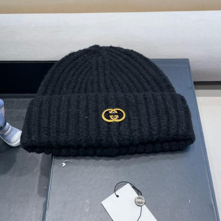 GUCCI BEANIE HAT IN BLACK WOOL 434959