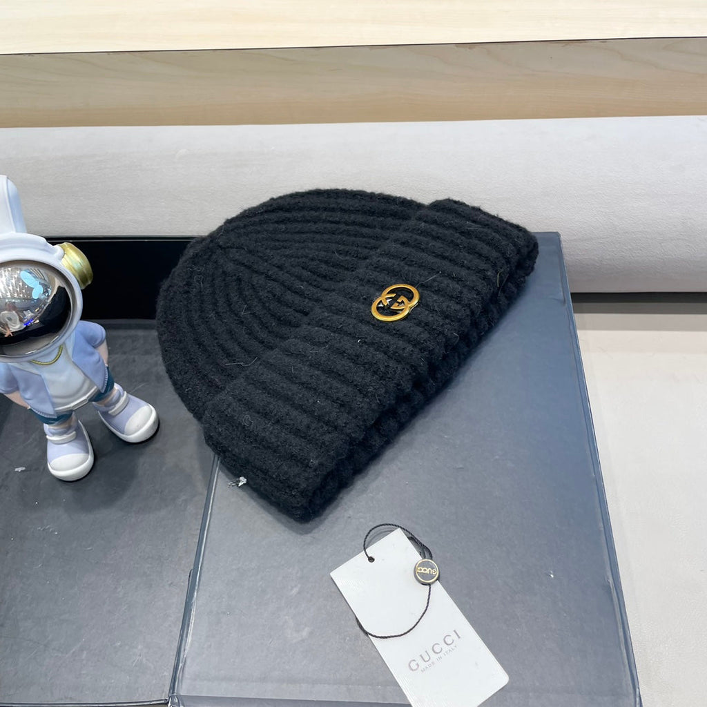 GUCCI BEANIE HAT IN BLACK WOOL 434959