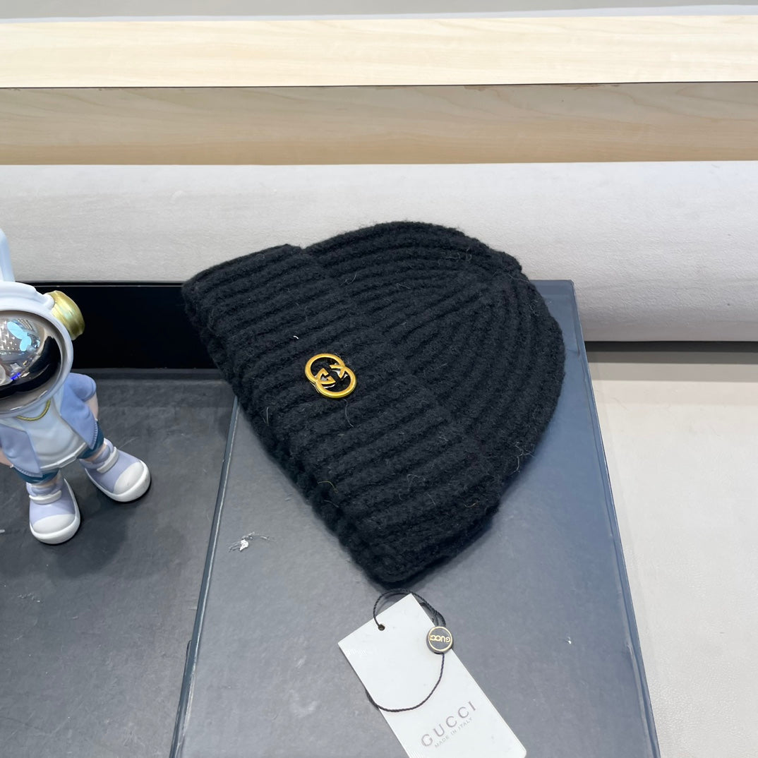 GUCCI BEANIE HAT IN BLACK WOOL 434959