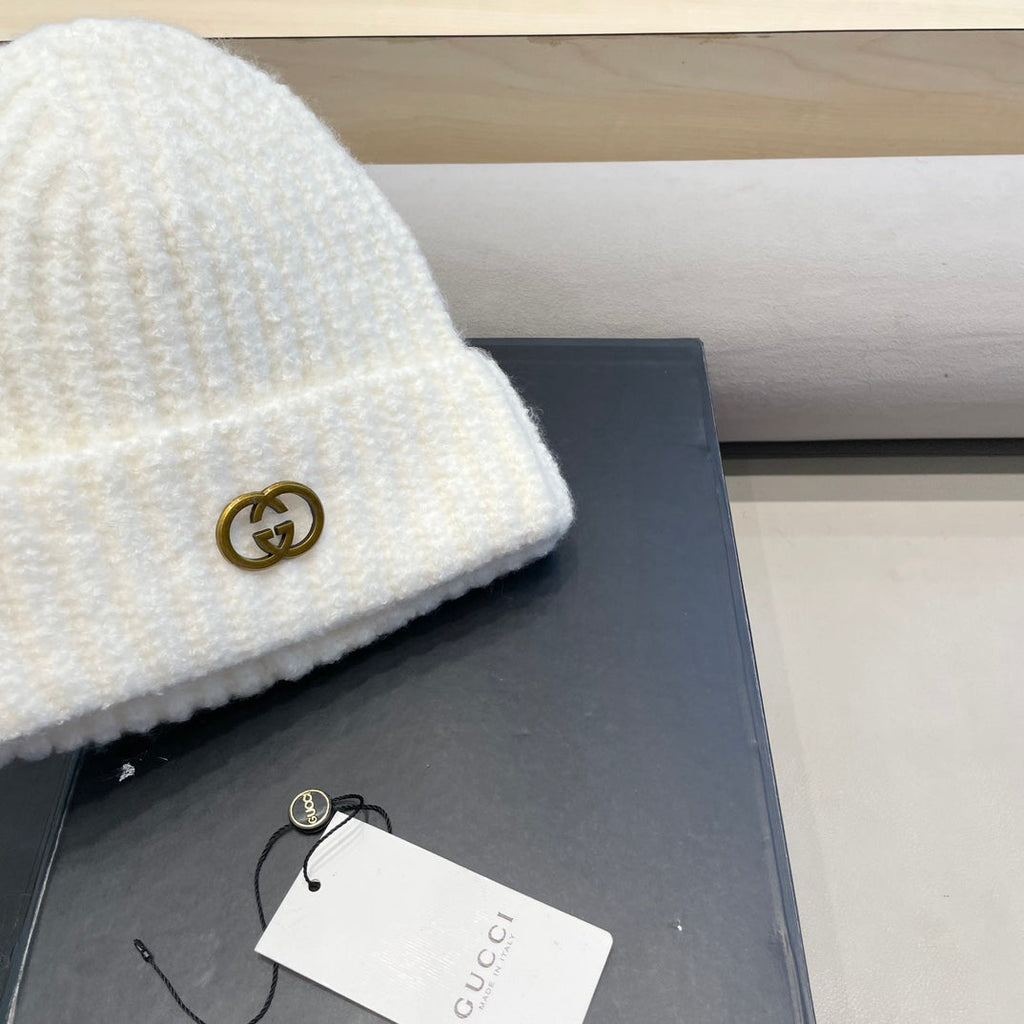 GUCCI BEANIE HAT IN WHITE WOOL 434957