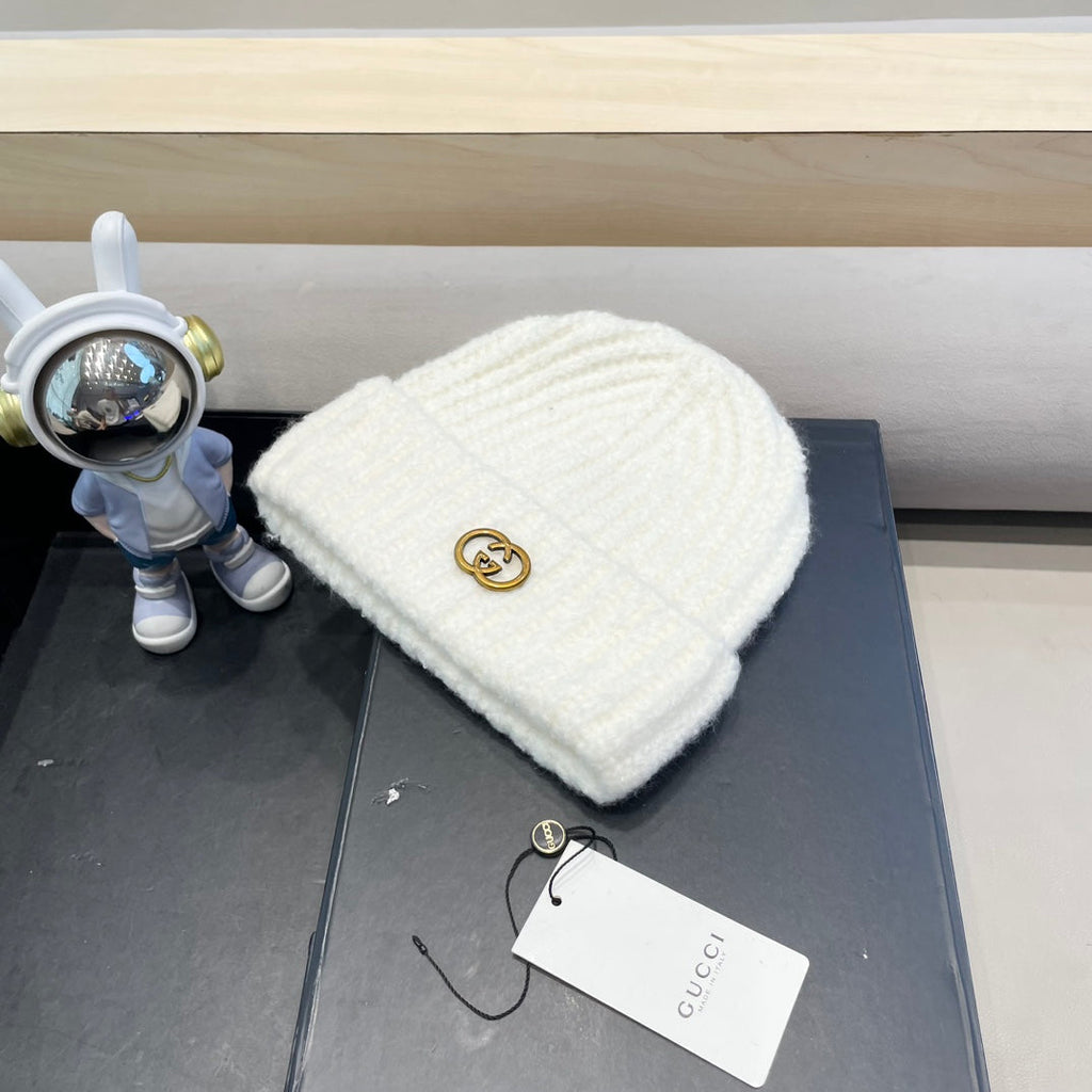 GUCCI BEANIE HAT IN WHITE WOOL 434957