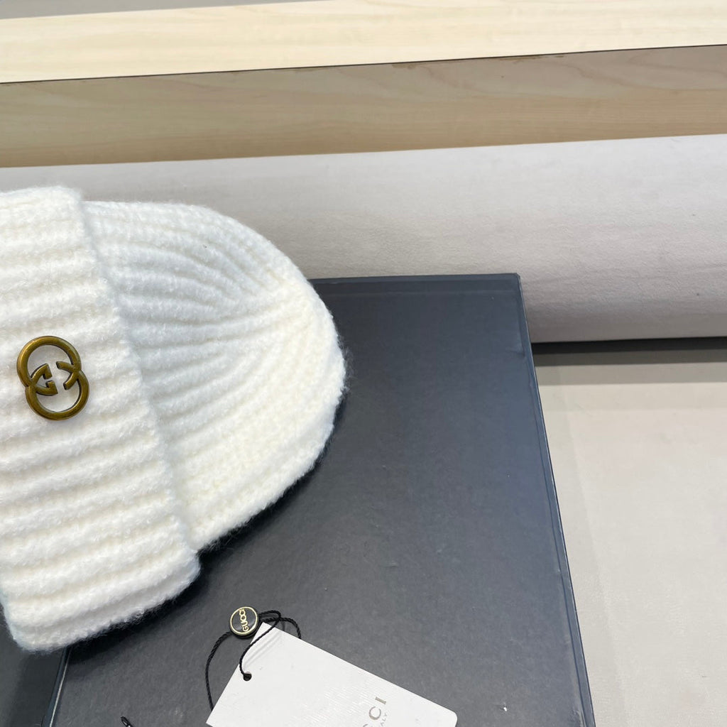 GUCCI BEANIE HAT IN WHITE WOOL 434957