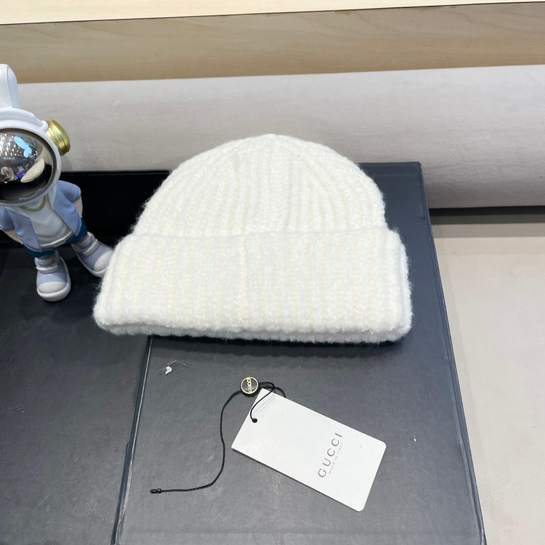 GUCCI BEANIE HAT IN WHITE WOOL 434957